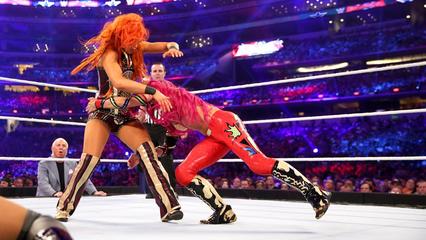 夏莎vs贝奇vs夏洛特《WWE2016摔角狂热大赛》(8)