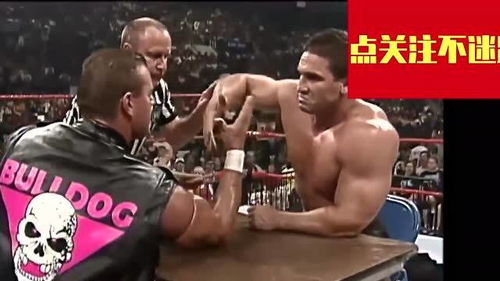 wwe壮汉不摔角就比掰手腕 掰不过还耍赖起身就是暴打