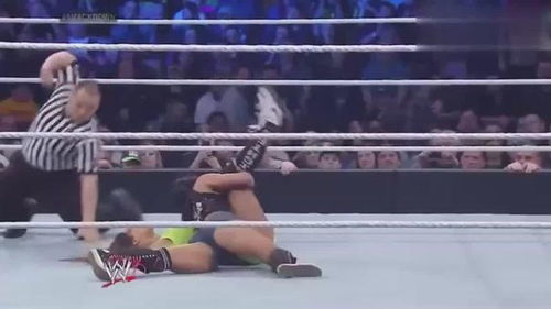 wwe精彩回顾 看看这女子摔角,男人们都只能汗颜 太猛了