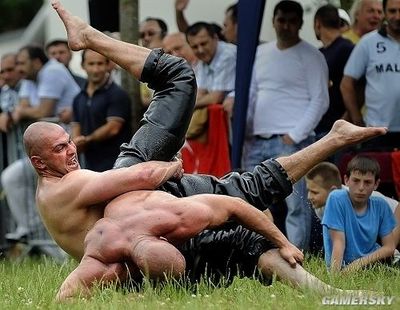 哲学的碰撞!灵与肉的土耳其国技橄榄油摔跤大赏 _ 游民星空 GamerSky.com