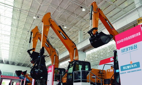 履带起重机 挖掘机化身冰雪世界建设 好帮手 工程机械首月经营数据暖意浓